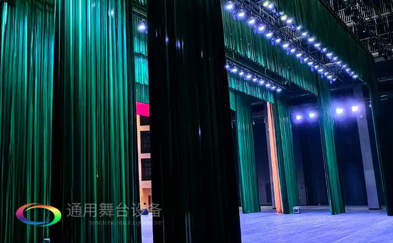 助力教育領(lǐng)域舞臺(tái)建設(shè)，推動(dòng)校園文化發(fā)展！星海中學(xué)報(bào)告廳幕布、舞臺(tái)吊桿等建設(shè)項(xiàng)目